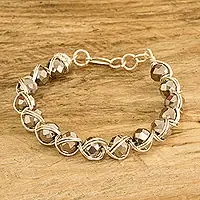 Luxurious Grey FeelingGrey Crystal Beaded Bracelet with Silver-Toned Copper Wires Modern