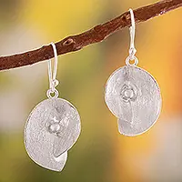 Modern EssenceAbstract Leaf-Themed Sterling Silver Dangle Earrings Hot Deal